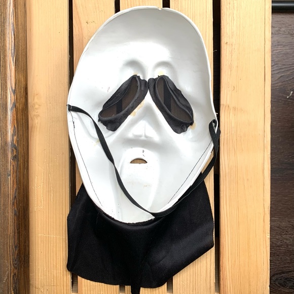 Vintage Scream Ghostface Easter Unlimited Halloween Mask - Picture 3 of 3